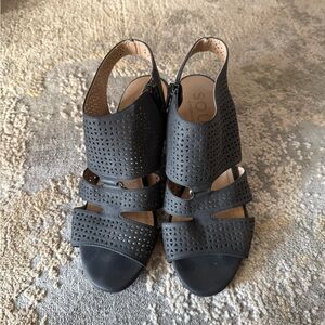 SOUL by Naturalizer Black Leather Dez Sandals Perforated Block Heel